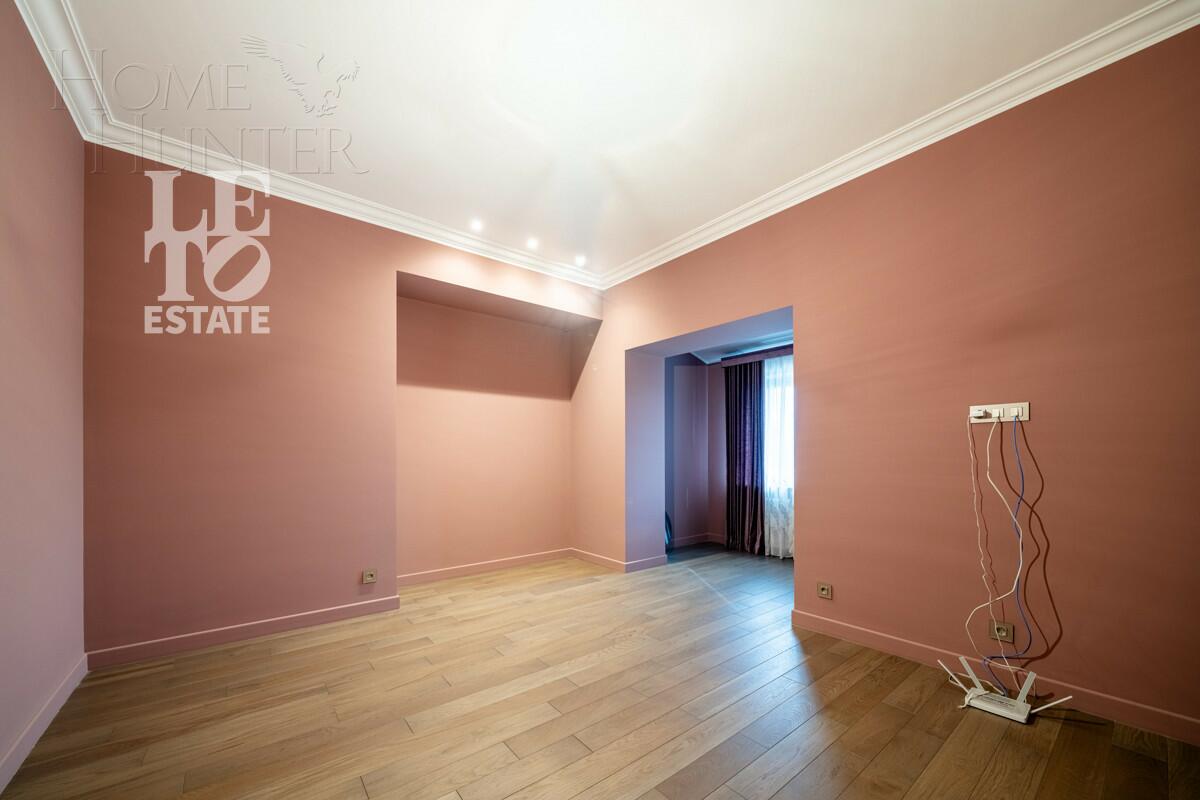 2-этажный коттедж 1 100 м² с отделкой