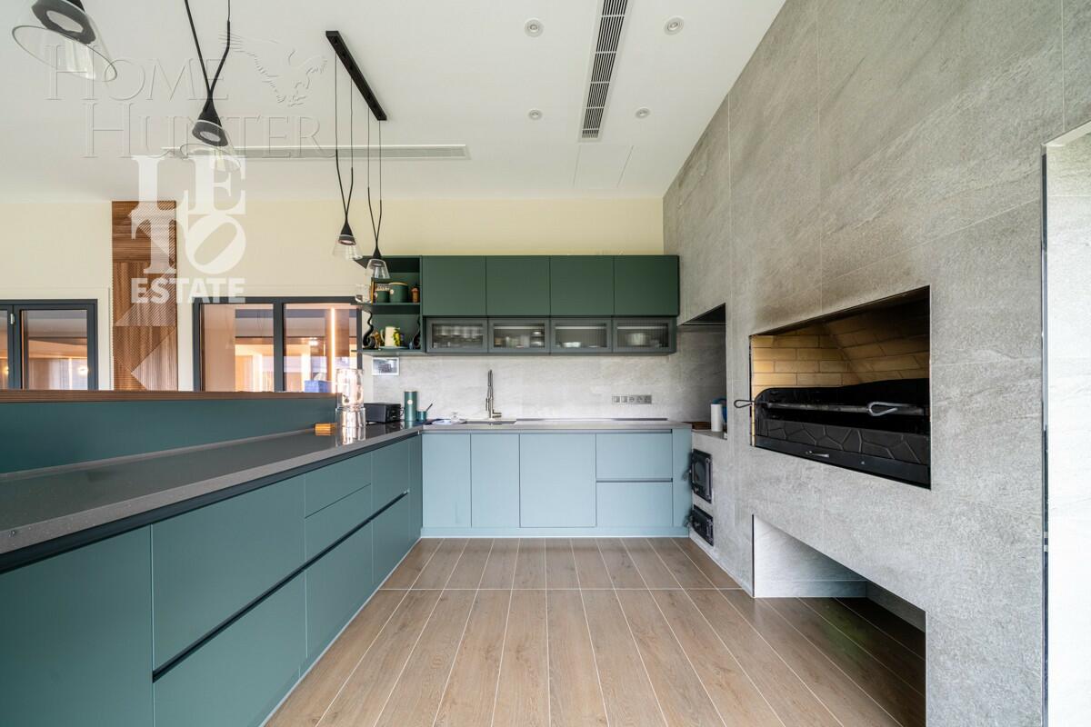 2-этажный коттедж 1 100 м² с отделкой