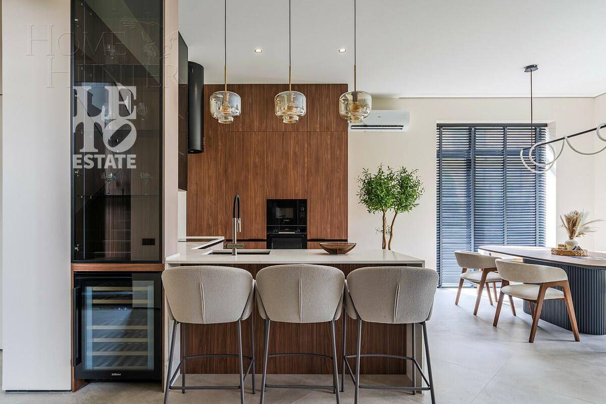 2-этажный коттедж 300 м² с отделкой