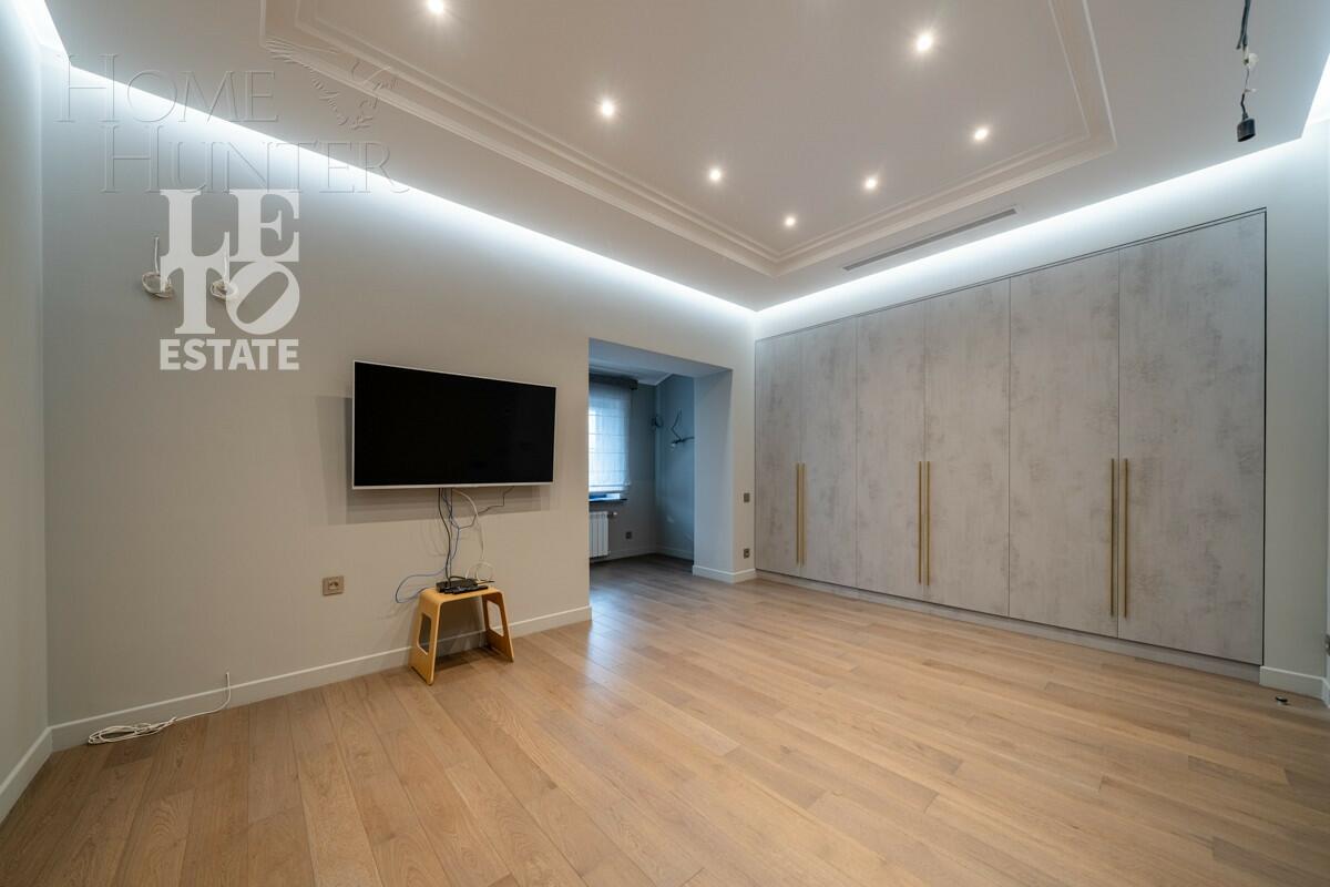 2-этажный коттедж 1 100 м² с отделкой