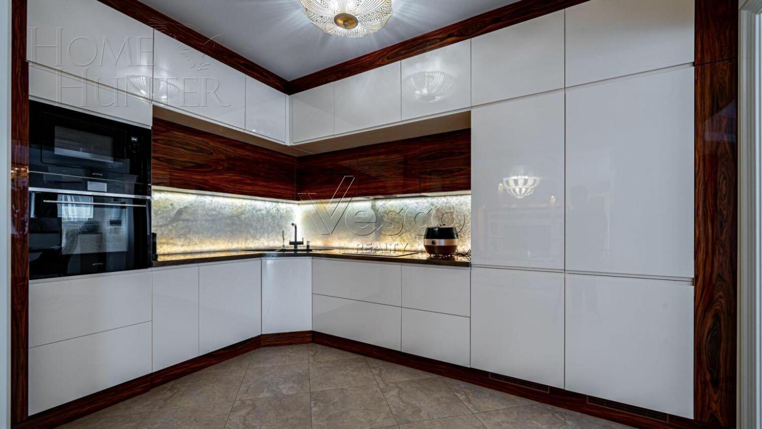 2-этажный коттедж 550 м² с отделкой