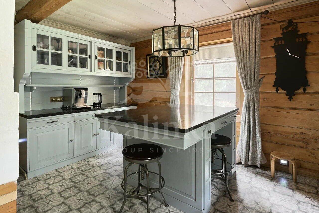 3-этажный коттедж 450 м² с отделкой