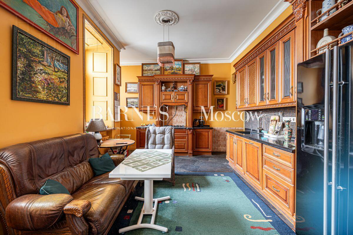 5-КОМН. КВАРТИРА С ОТДЕЛКОЙ 190 М² НА 3 ЭТАЖЕ