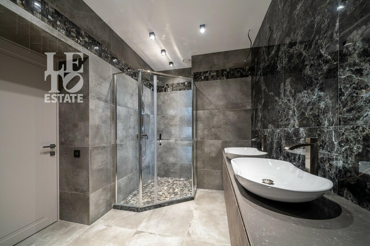 2-этажный коттедж 1 100 м² с отделкой