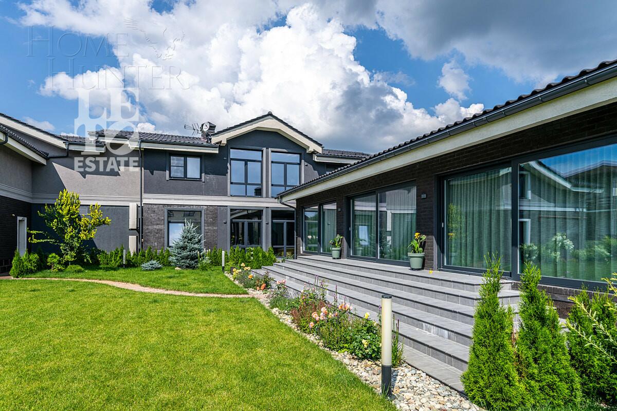 2-этажный коттедж 1 100 м² с отделкой