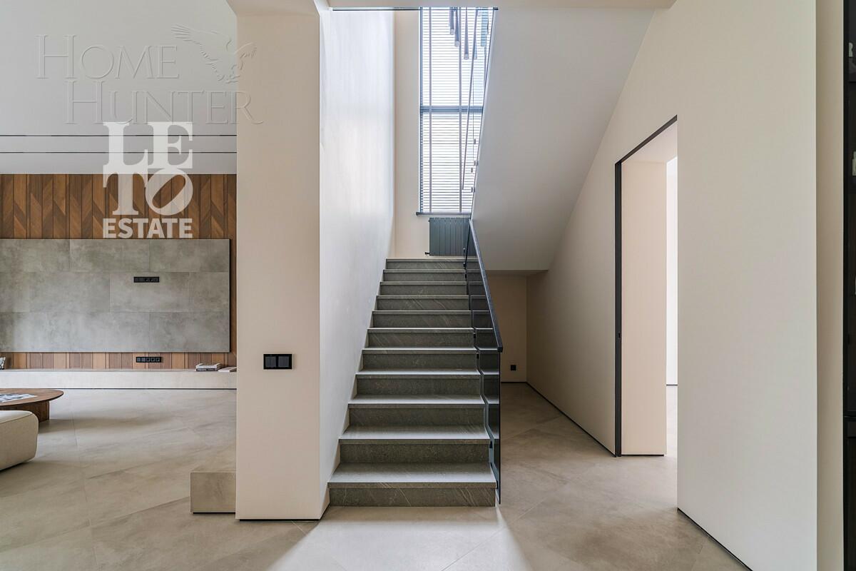 2-этажный коттедж 300 м² с отделкой