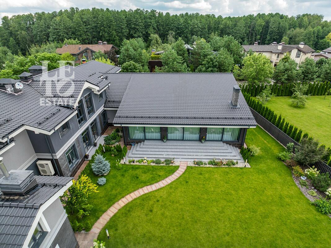 2-этажный коттедж 1 100 м² с отделкой