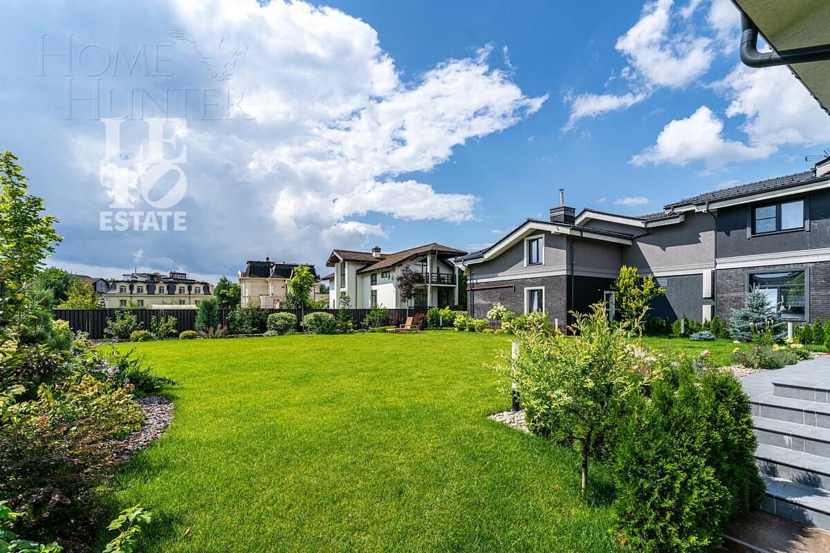 2-этажный коттедж 1 100 м² с отделкой