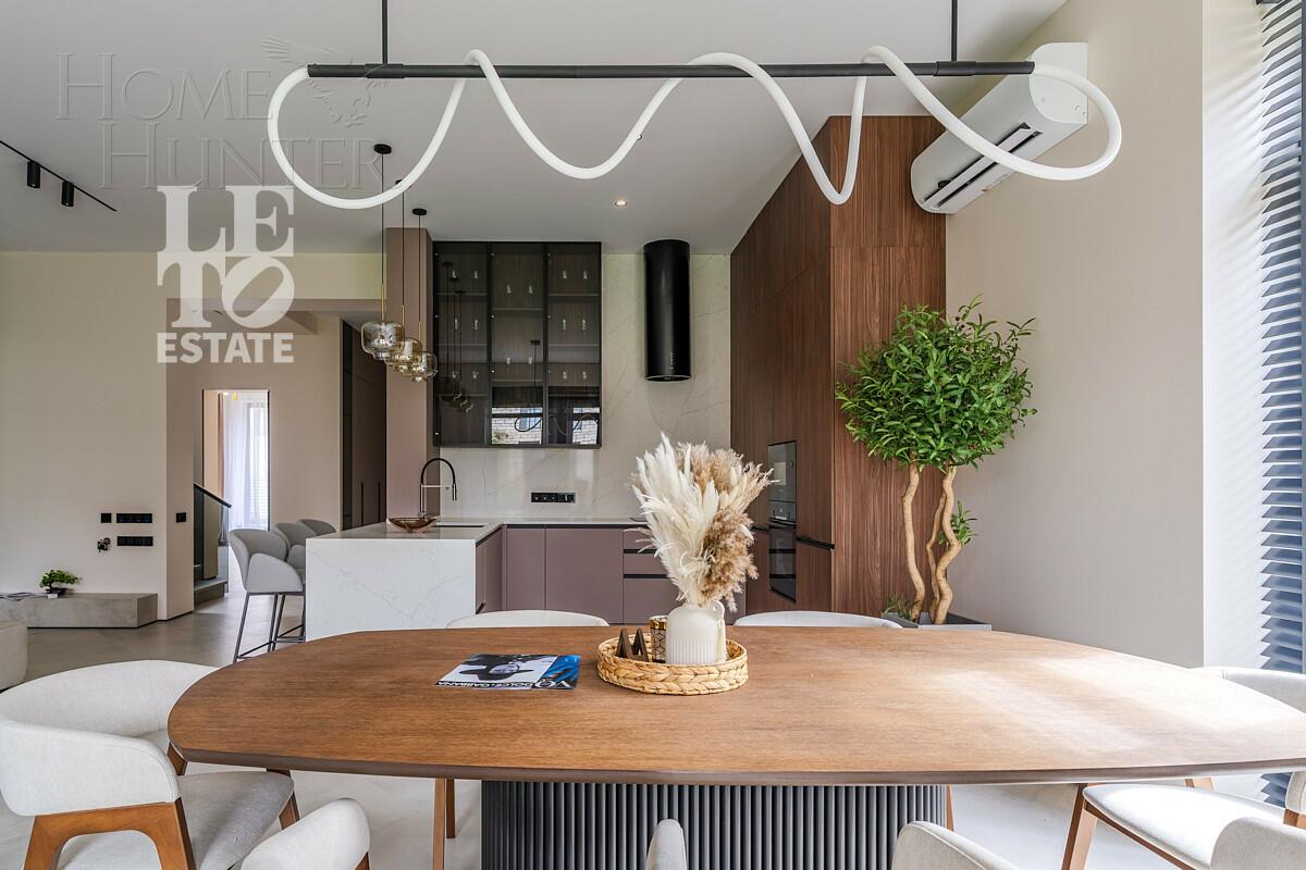 2-этажный коттедж 300 м² с отделкой