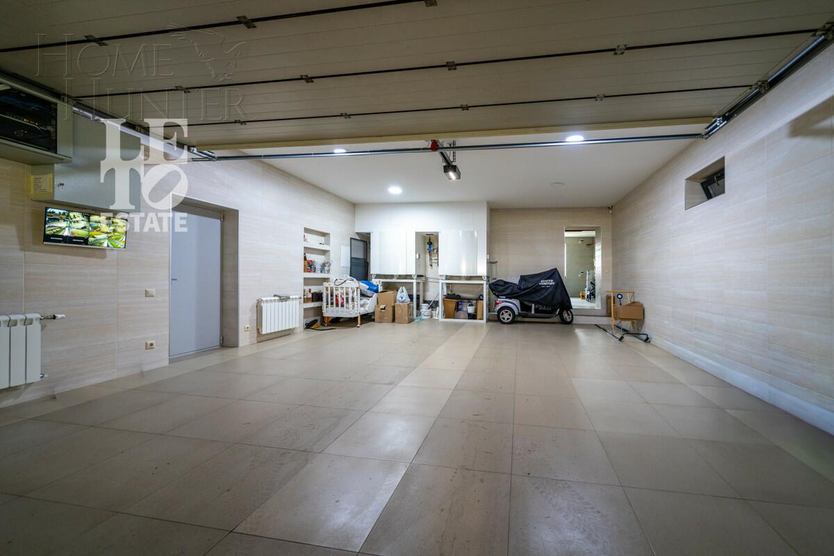 2-этажный коттедж 1 100 м² с отделкой