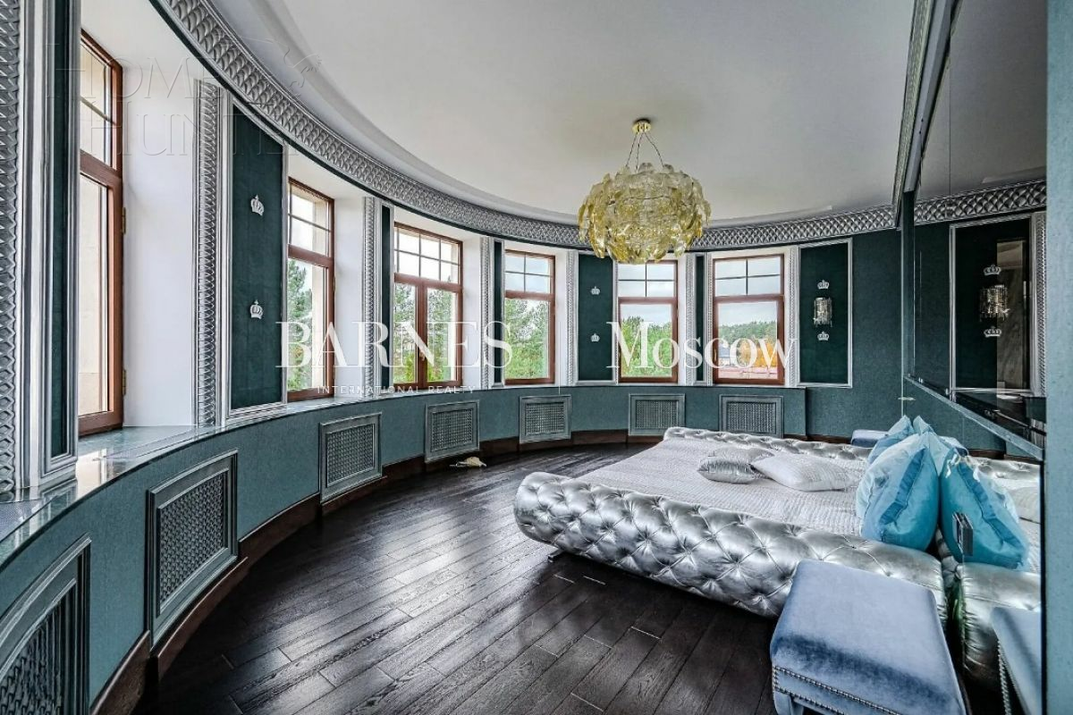 2-этажный коттедж 1 400 м² с отделкой