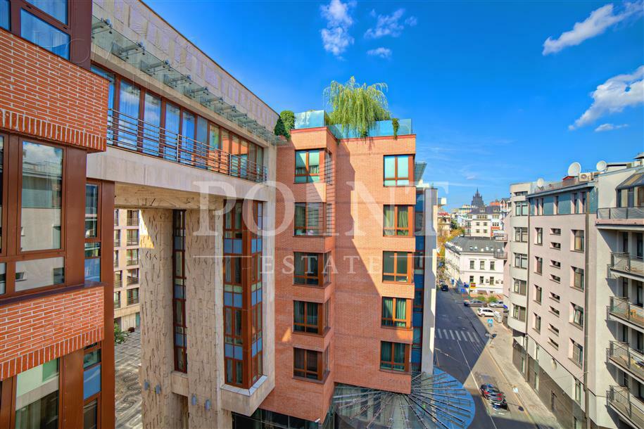 5-КОМН. КВАРТИРА С ОТДЕЛКОЙ 232.5 М² НА 3 ЭТАЖЕ