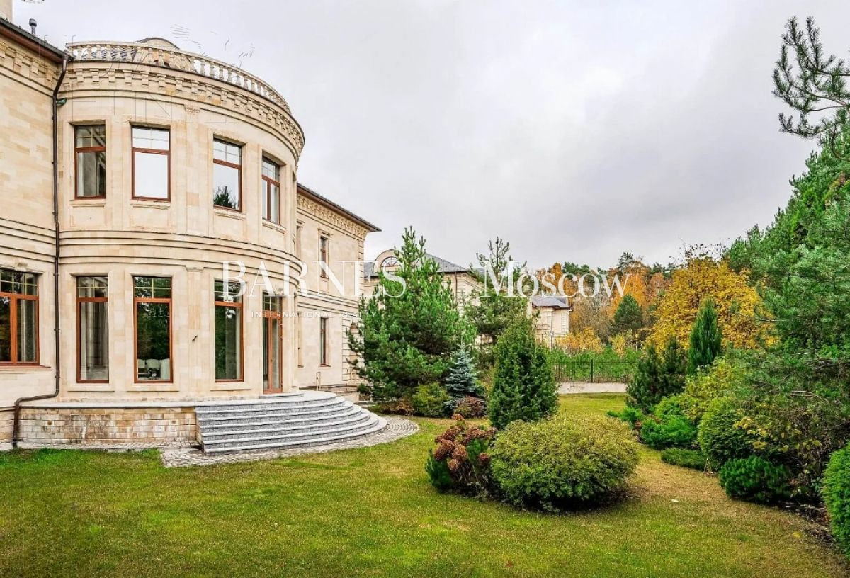 2-этажный коттедж 1 400 м² с отделкой