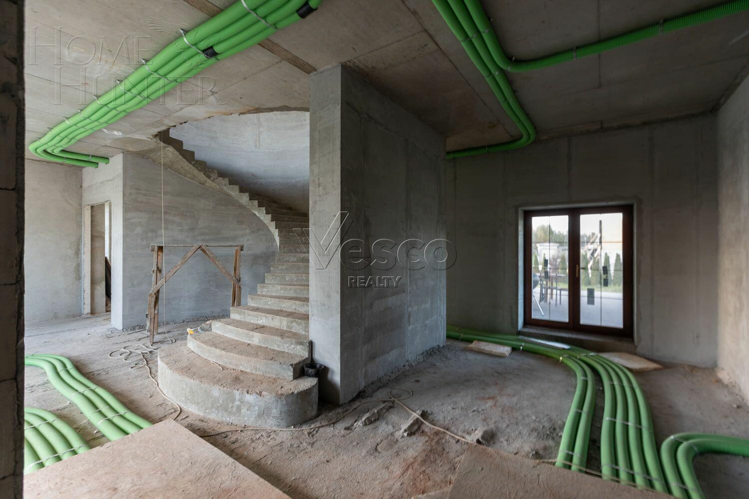 3-этажный коттедж 680 м² без отделки