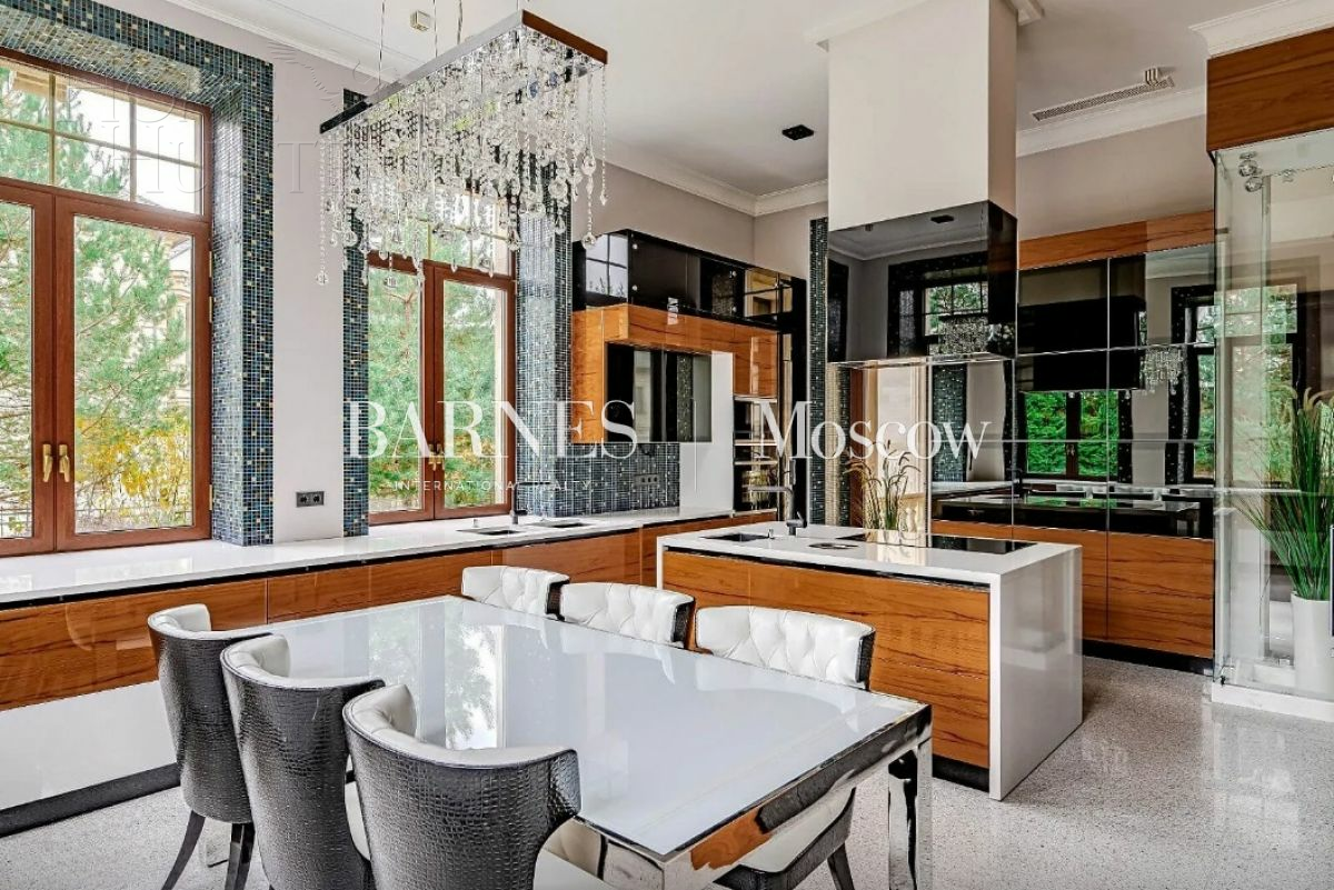 2-этажный коттедж 1 400 м² с отделкой