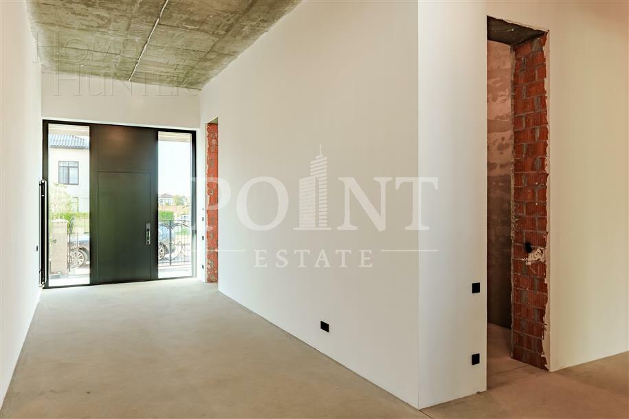 2-этажный коттедж 1 200 м² без отделки