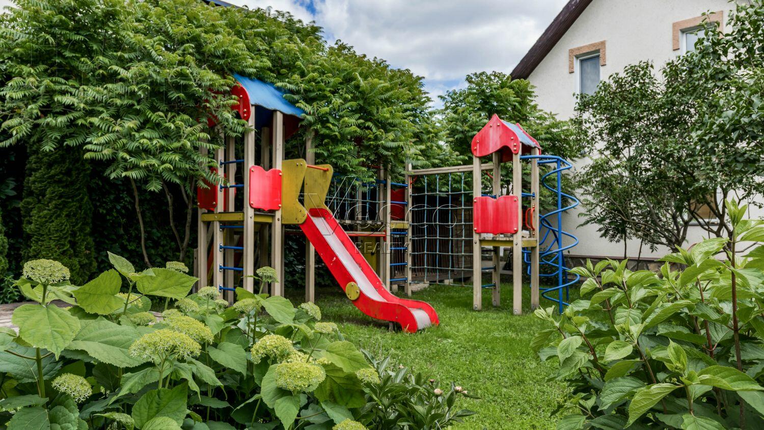 2-этажный коттедж 560 м² с отделкой