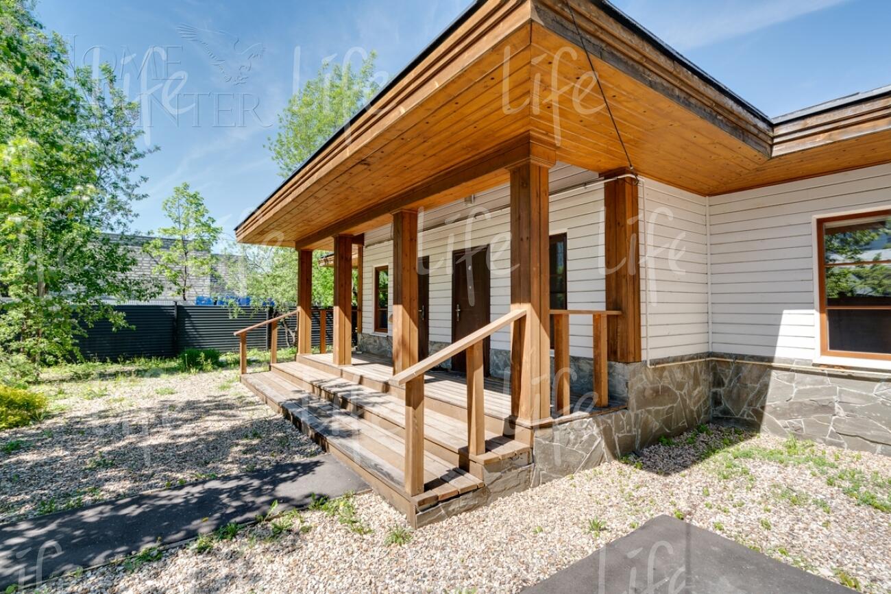 1-этажный коттедж 240 м² с отделкой