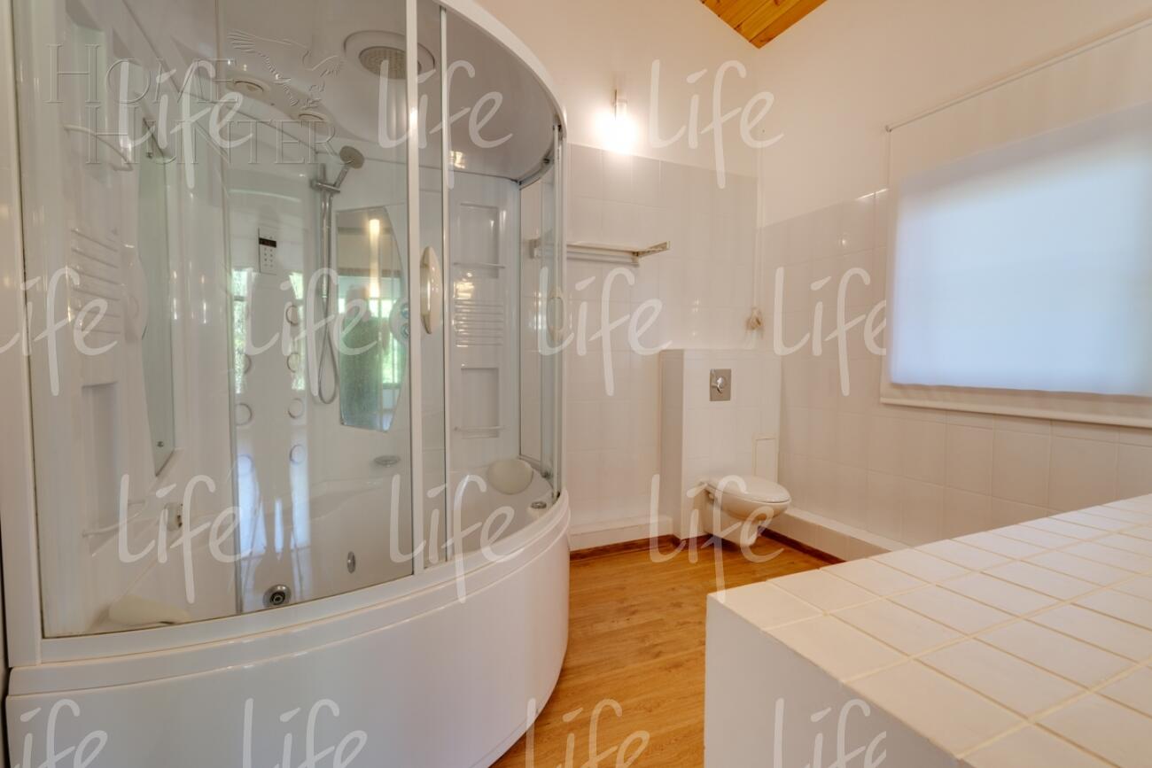 1-этажный коттедж 240 м² с отделкой