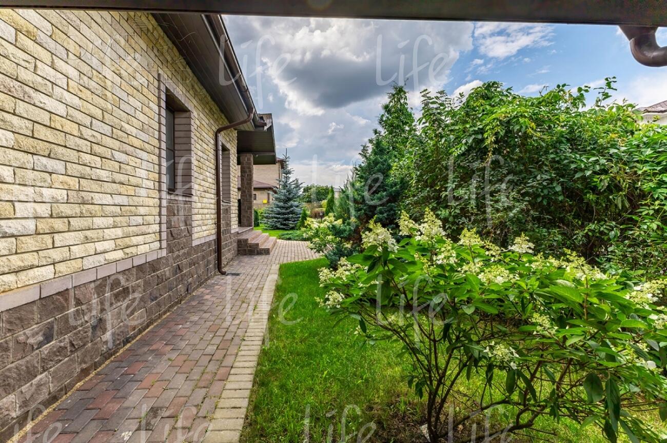 2-этажный коттедж 300 м² с отделкой