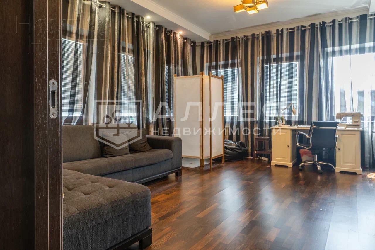3-этажный таунхаус 270 м² с отделкой