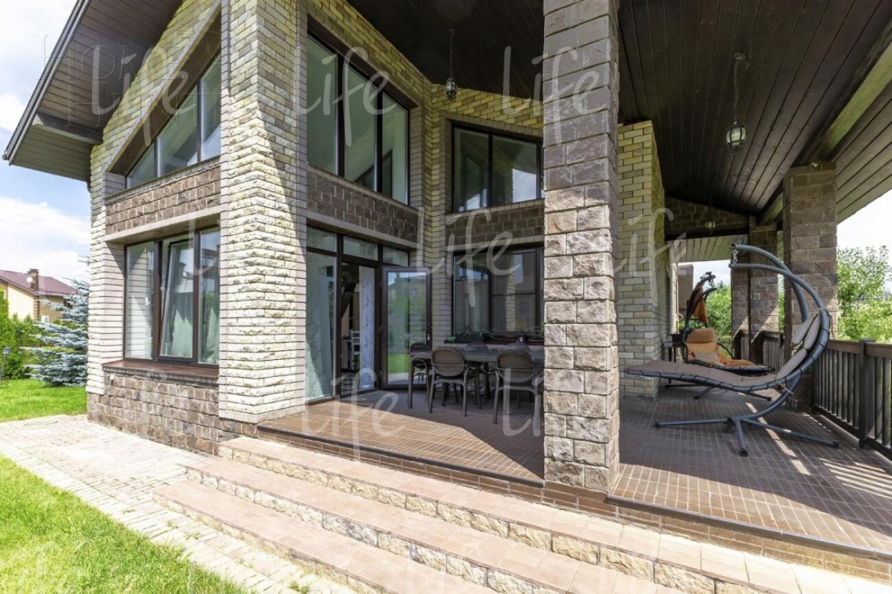 2-этажный коттедж 300 м² с отделкой