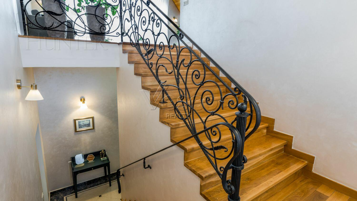 2-этажный коттедж 560 м² с отделкой