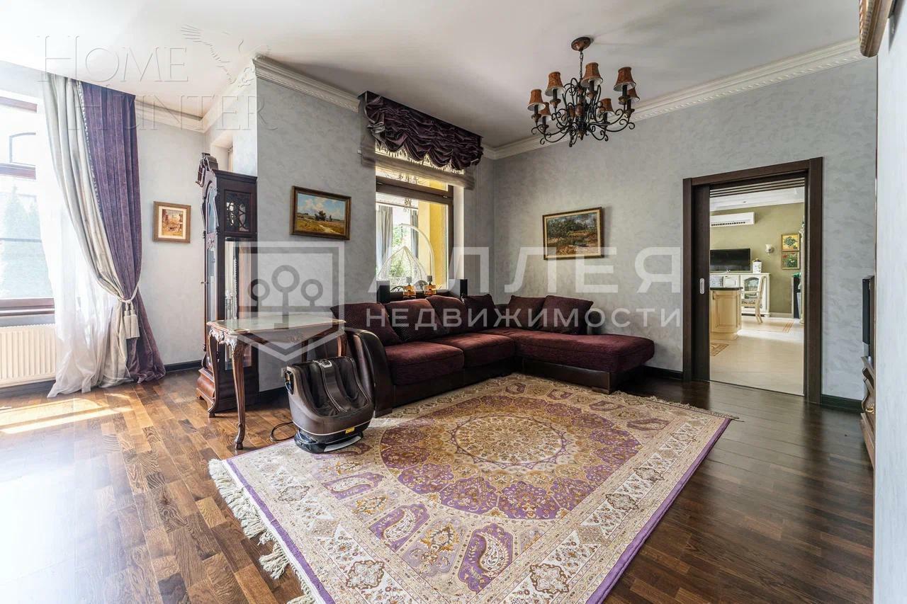3-этажный таунхаус 270 м² с отделкой