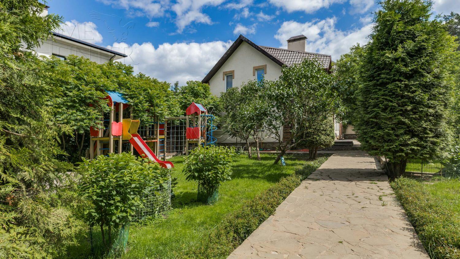 2-этажный коттедж 560 м² с отделкой