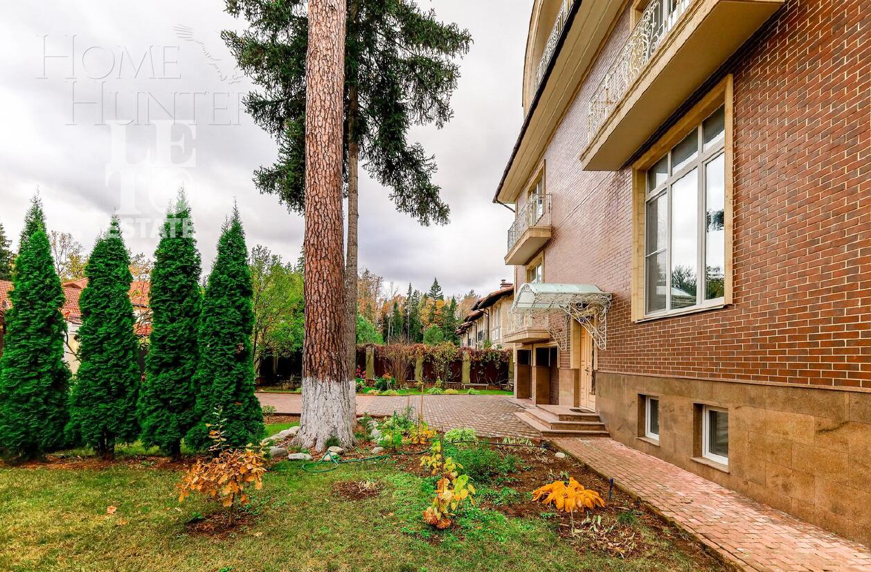 2-этажный коттедж 1 065 м² с отделкой