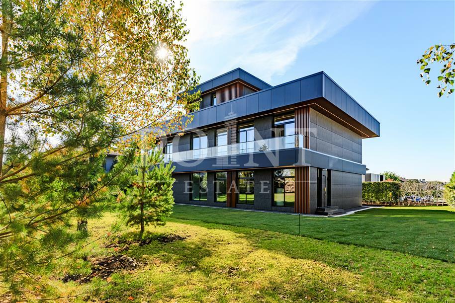 2-этажный коттедж 1 200 м² без отделки