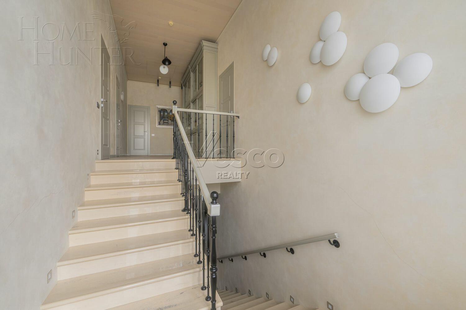 2-этажный коттедж 320 м² с отделкой