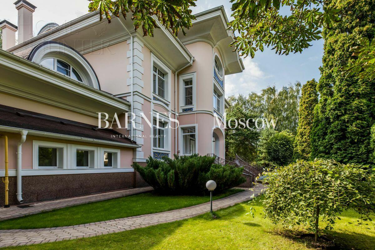 2-этажный коттедж 950 м² с отделкой