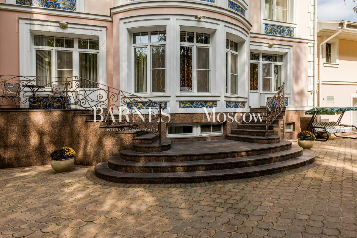 2-этажный коттедж 950 м² с отделкой