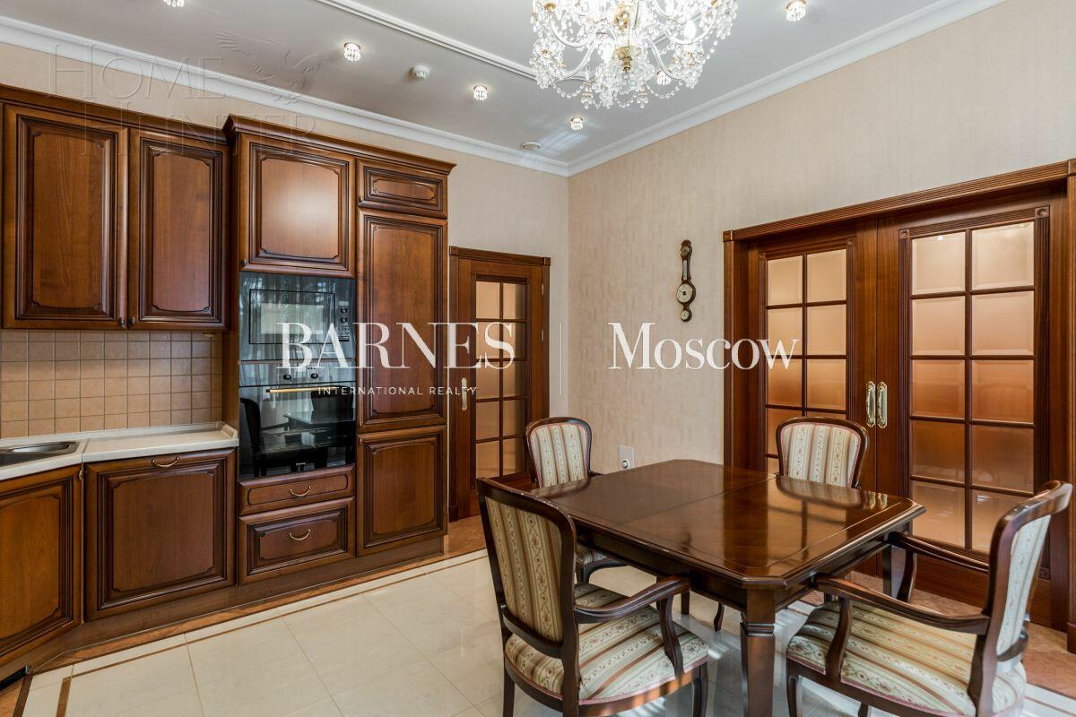 2-этажный коттедж 950 м² с отделкой