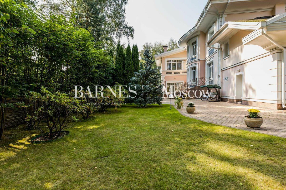 2-этажный коттедж 950 м² с отделкой