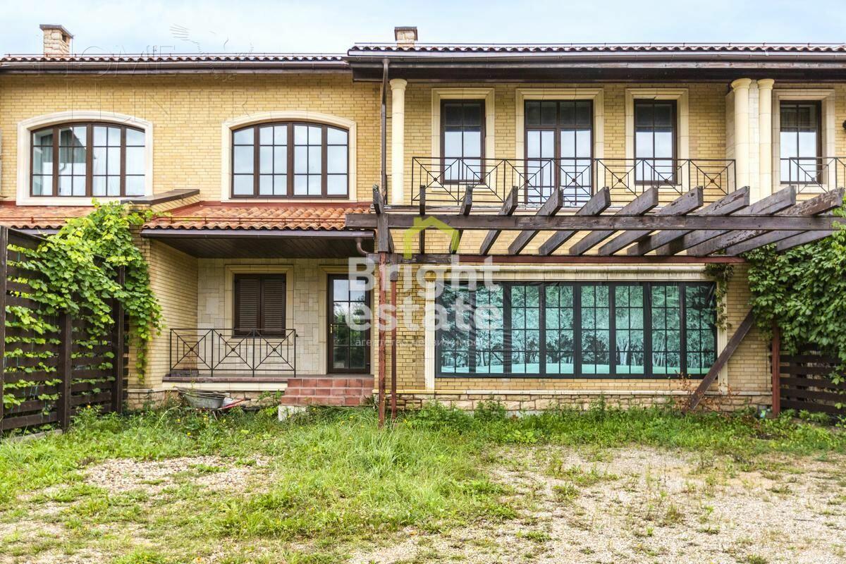 2-этажный таунхаус 330 м² без отделки
