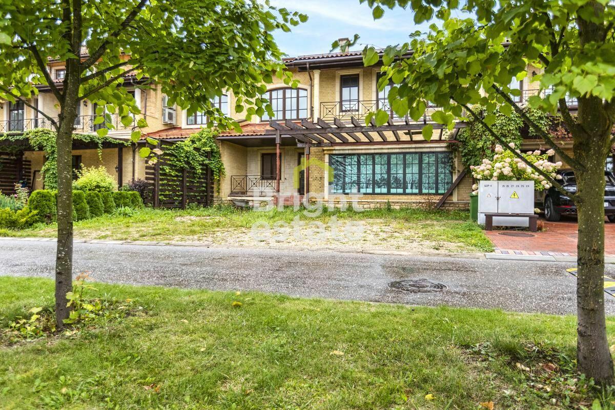 2-этажный таунхаус 330 м² без отделки