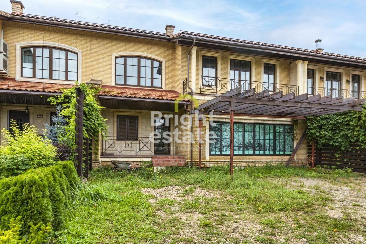2-этажный таунхаус 330 м² без отделки