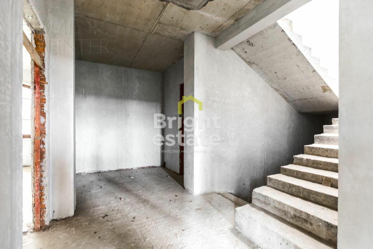 2-этажный таунхаус 330 м² без отделки