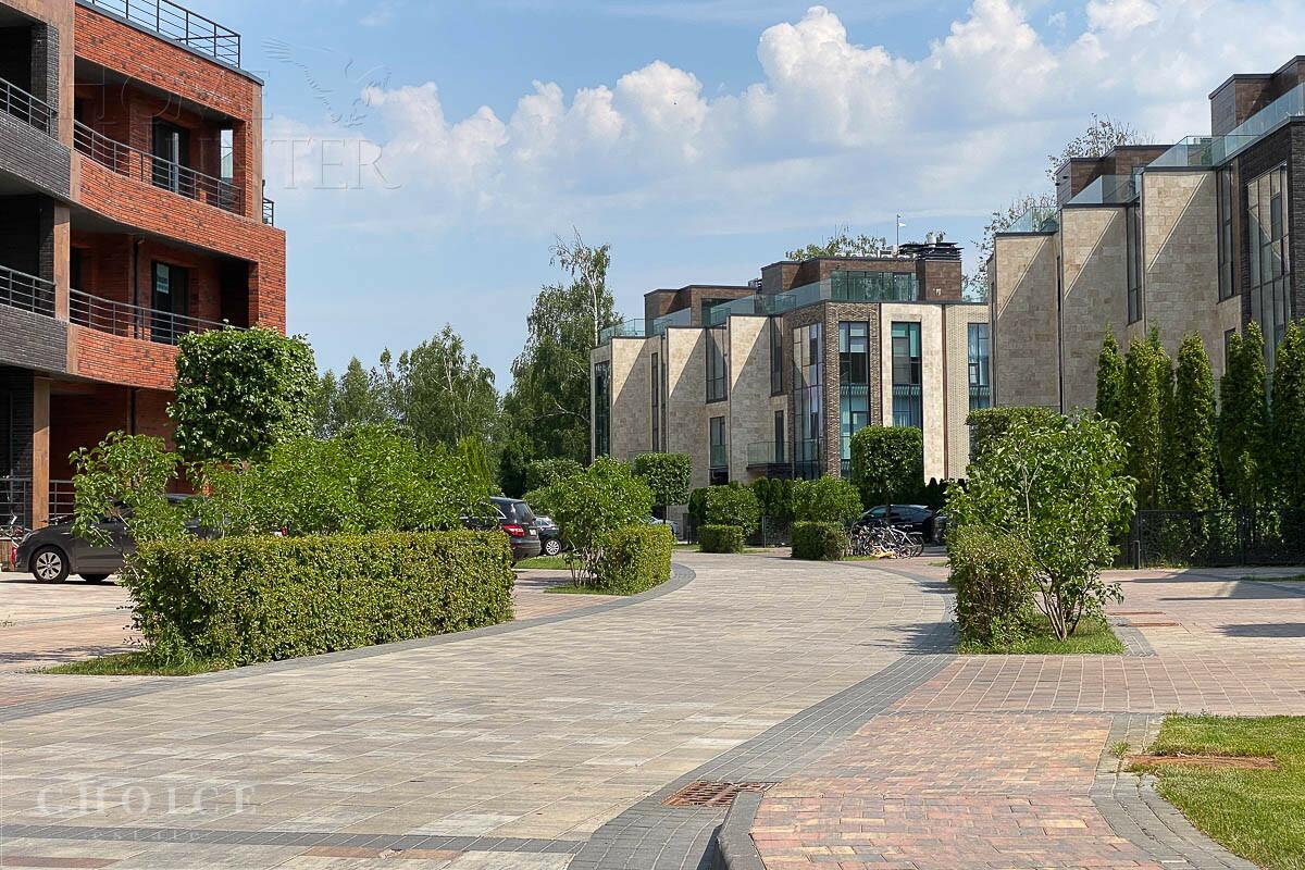 3-этажный таунхаус 310 м² с отделкой