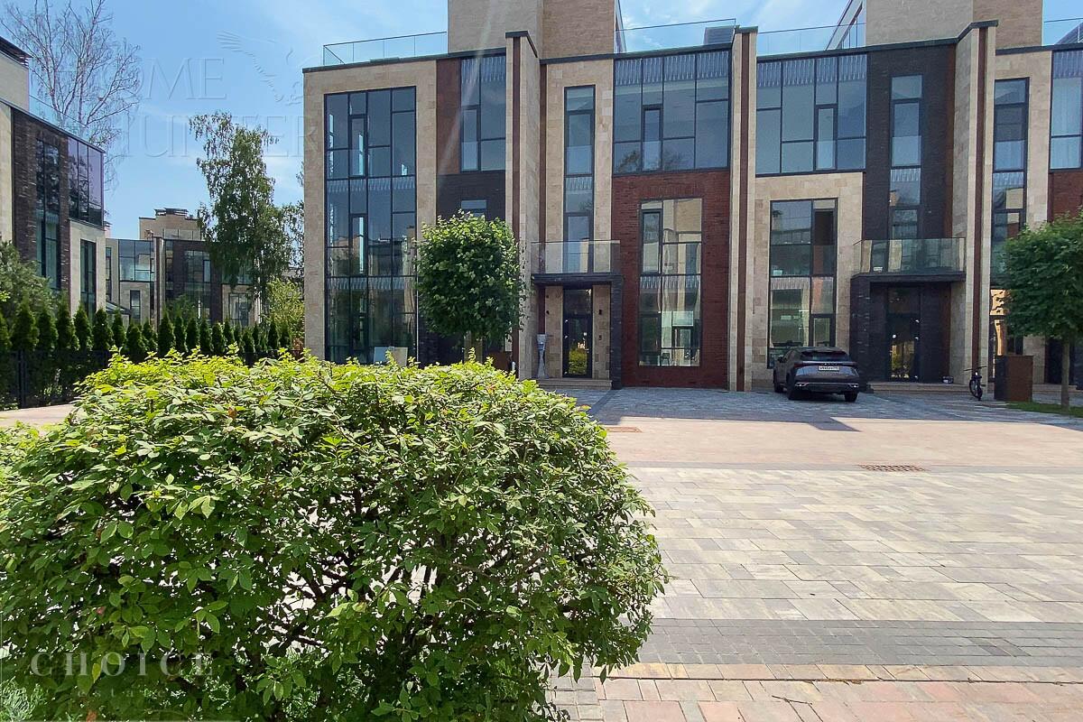 3-этажный таунхаус 310 м² с отделкой