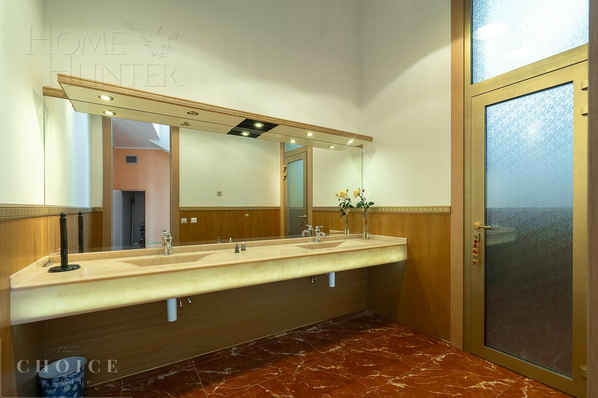 3-этажный коттедж 1 000 м² с отделкой