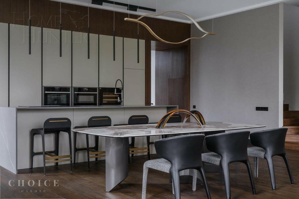 3-этажный таунхаус 310 м² с отделкой