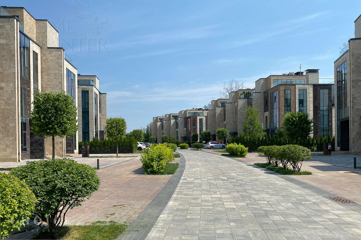 3-этажный таунхаус 310 м² с отделкой