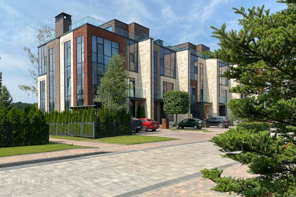 3-этажный таунхаус 310 м² с отделкой