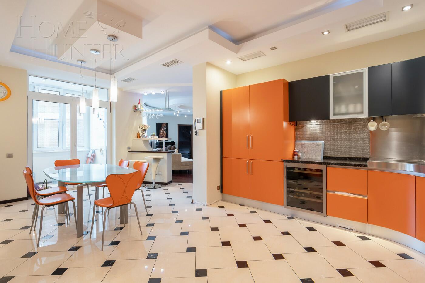 4-КОМН. КВАРТИРА С ОТДЕЛКОЙ 200 М² НА 18 ЭТАЖЕ