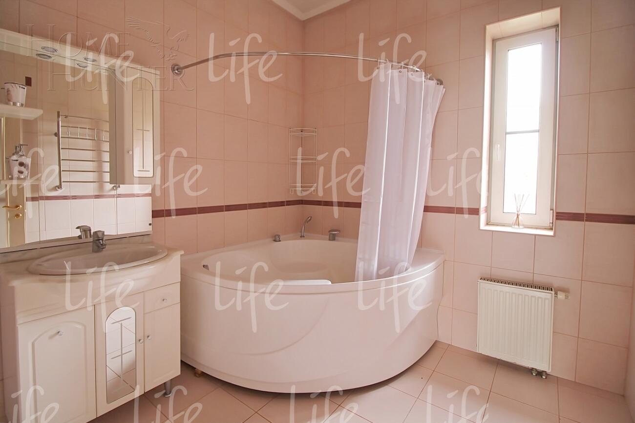 2-этажный коттедж 300 м² с отделкой