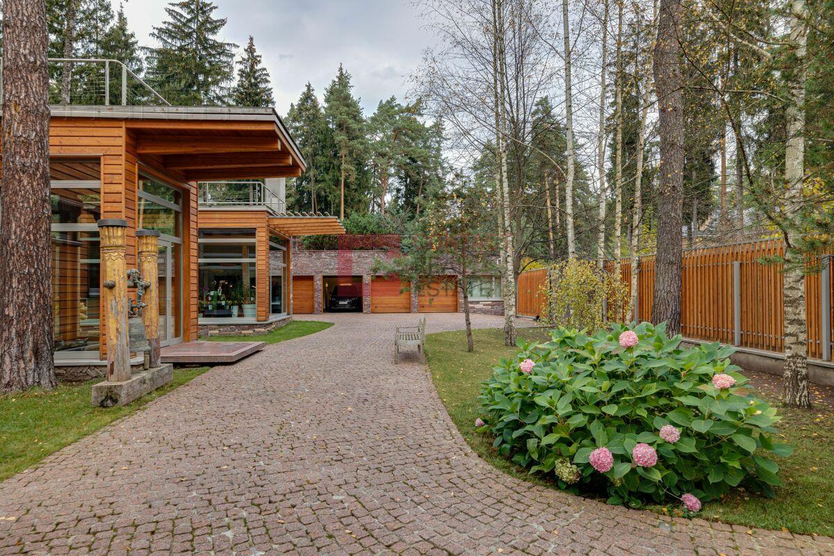 2-этажный коттедж 2 800 м² с отделкой