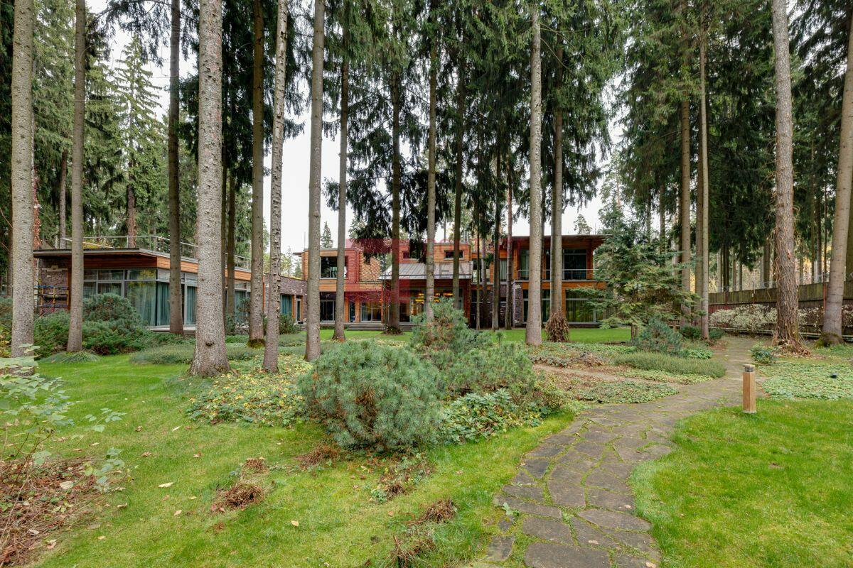 2-этажный коттедж 2 800 м² с отделкой